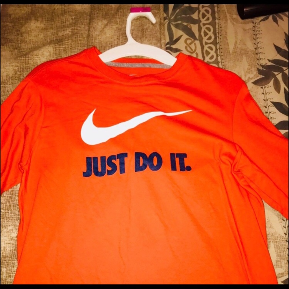 NIKE GRAPHIC TEE LONGSLEEVE